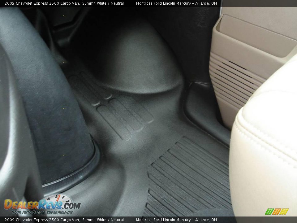 2009 Chevrolet Express 2500 Cargo Van Summit White / Neutral Photo #31