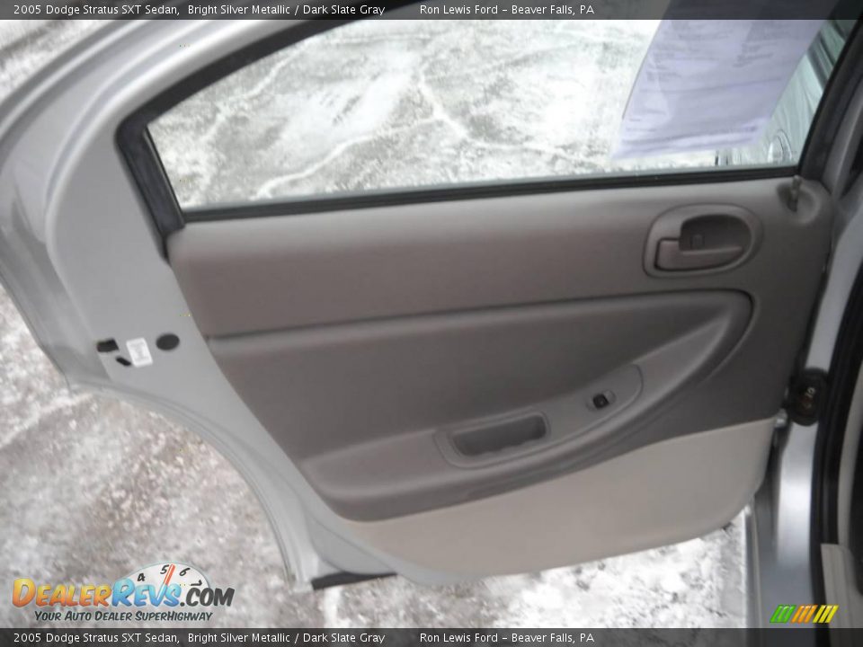 2005 Dodge Stratus SXT Sedan Bright Silver Metallic / Dark Slate Gray Photo #10