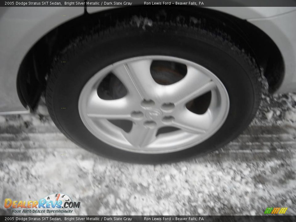 2005 Dodge Stratus SXT Sedan Bright Silver Metallic / Dark Slate Gray Photo #13