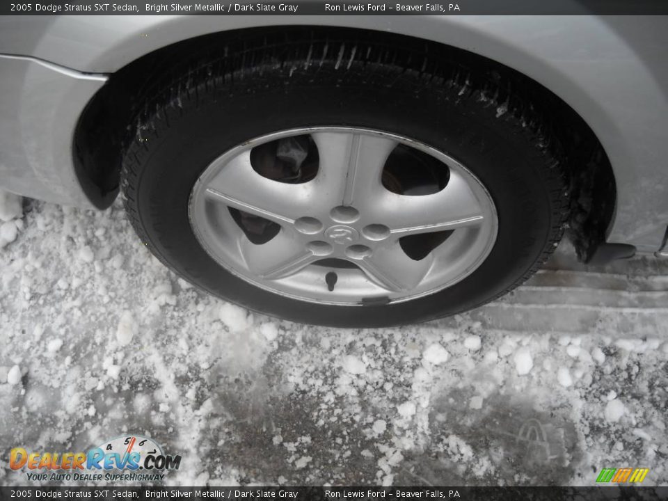 2005 Dodge Stratus SXT Sedan Bright Silver Metallic / Dark Slate Gray Photo #15