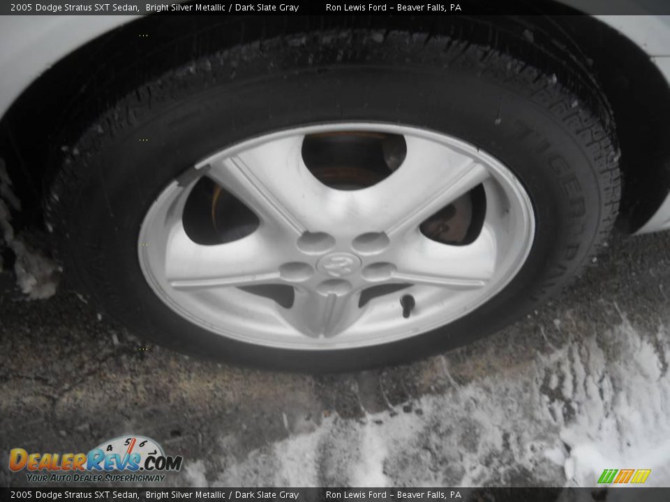 2005 Dodge Stratus SXT Sedan Bright Silver Metallic / Dark Slate Gray Photo #19