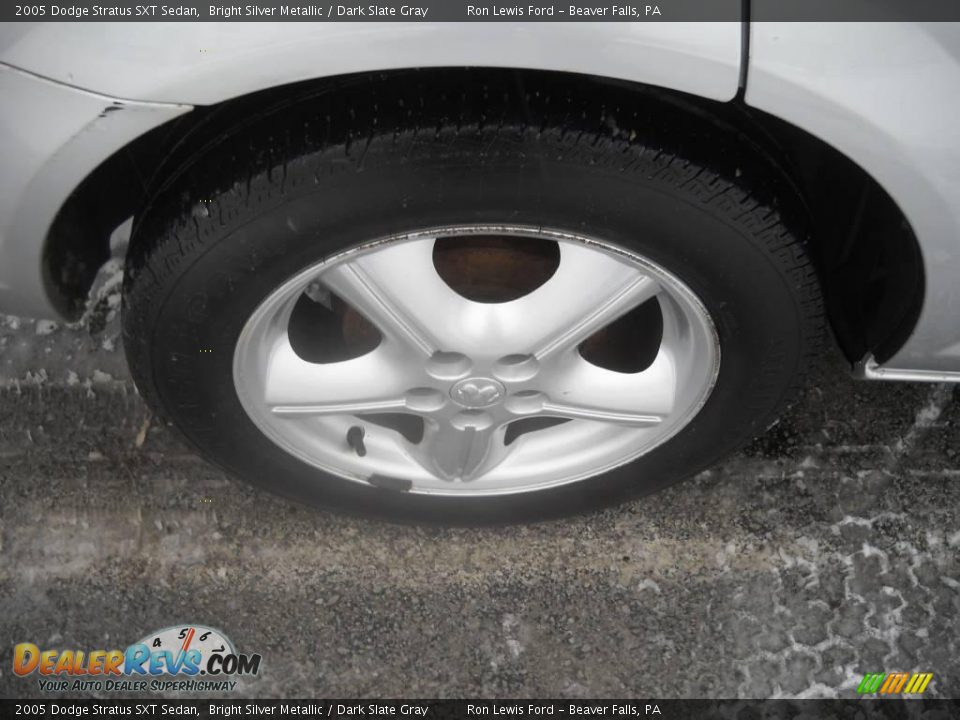 2005 Dodge Stratus SXT Sedan Bright Silver Metallic / Dark Slate Gray Photo #20