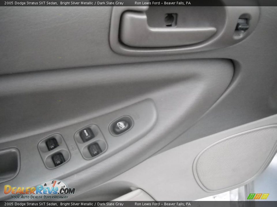 2005 Dodge Stratus SXT Sedan Bright Silver Metallic / Dark Slate Gray Photo #21