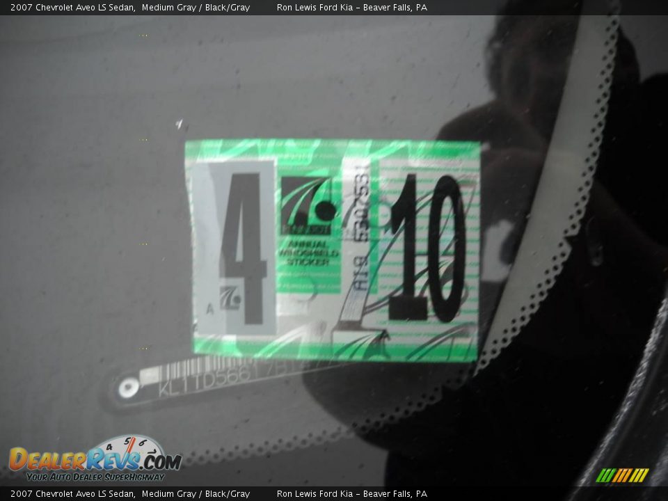 2007 Chevrolet Aveo LS Sedan Medium Gray / Black/Gray Photo #15