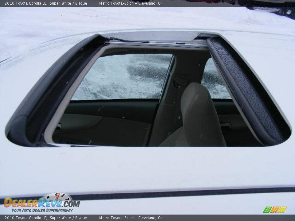 2010 Toyota Corolla LE Super White / Bisque Photo #23