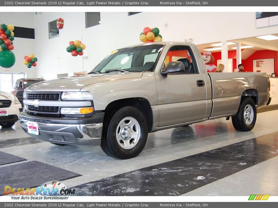 2002 Chevrolet Silverado 1500 LS Regular Cab Light Pewter Metallic / Graphite Gray Photo #2