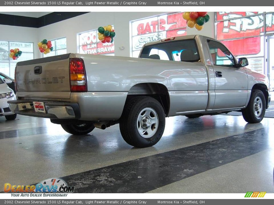 2002 Chevrolet Silverado 1500 LS Regular Cab Light Pewter Metallic / Graphite Gray Photo #9
