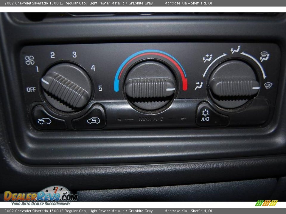 2002 Chevrolet Silverado 1500 LS Regular Cab Light Pewter Metallic / Graphite Gray Photo #29