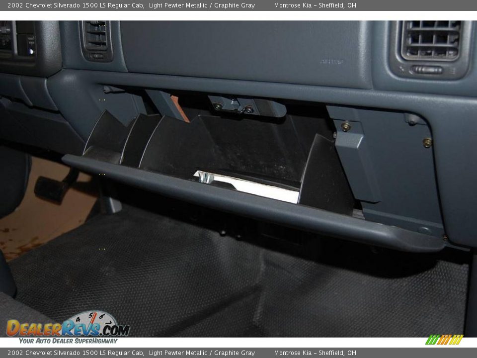 2002 Chevrolet Silverado 1500 LS Regular Cab Light Pewter Metallic / Graphite Gray Photo #30