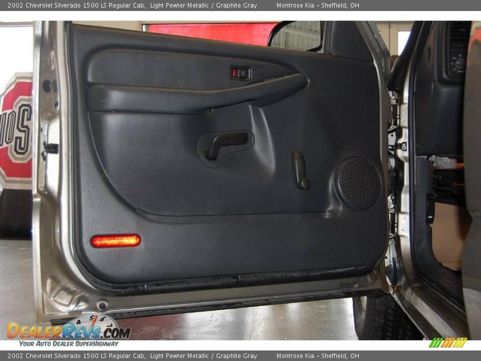 2002 Chevrolet Silverado 1500 LS Regular Cab Light Pewter Metallic / Graphite Gray Photo #31