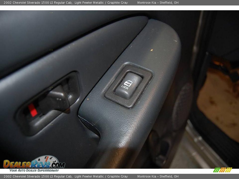 2002 Chevrolet Silverado 1500 LS Regular Cab Light Pewter Metallic / Graphite Gray Photo #32