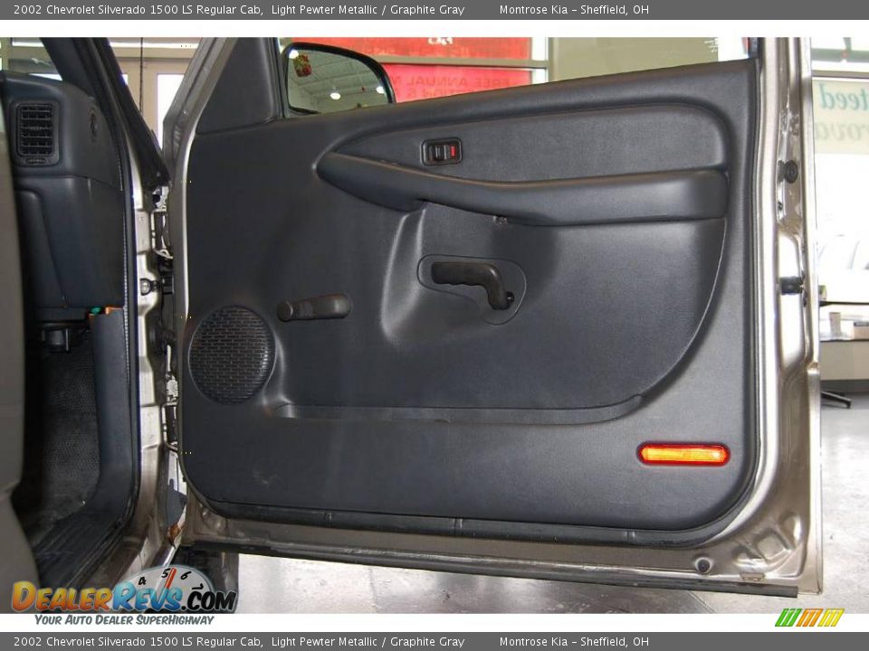 2002 Chevrolet Silverado 1500 LS Regular Cab Light Pewter Metallic / Graphite Gray Photo #33