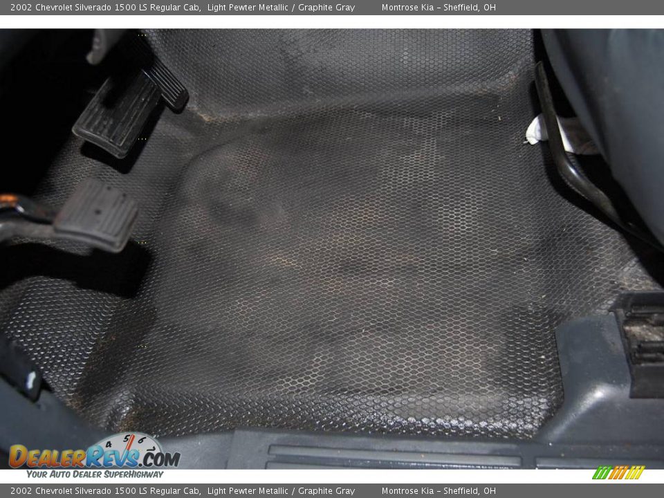 2002 Chevrolet Silverado 1500 LS Regular Cab Light Pewter Metallic / Graphite Gray Photo #34