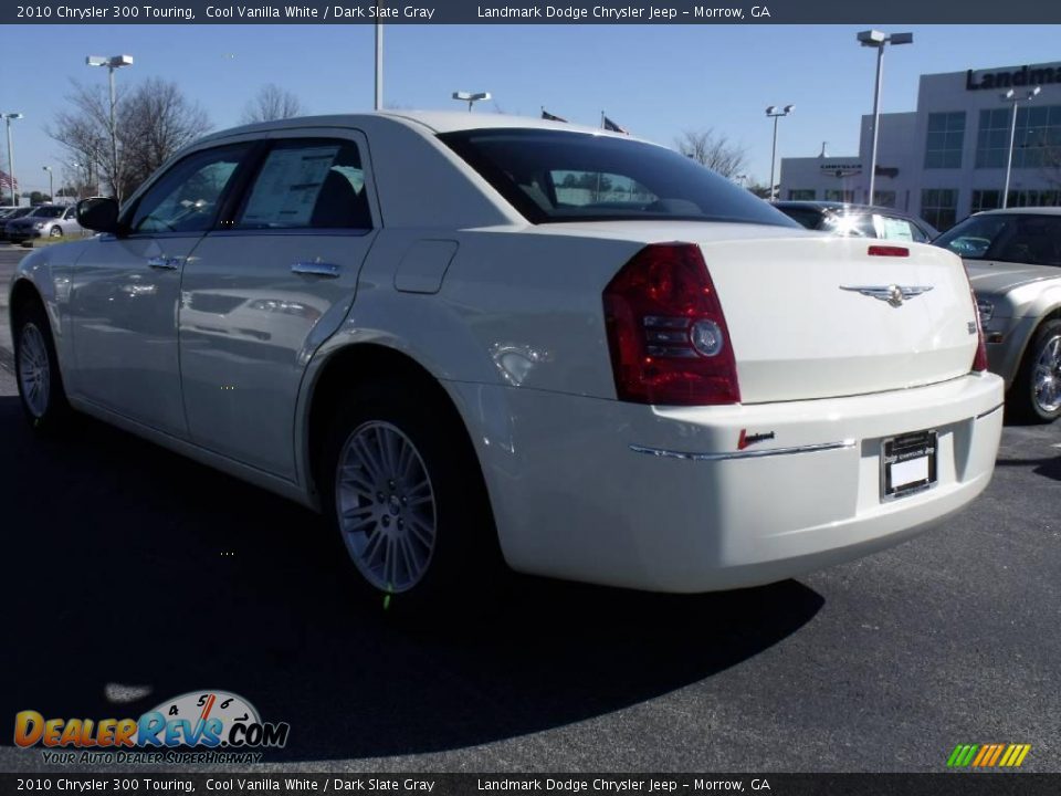 2010 Chrysler 300 Touring Cool Vanilla White / Dark Slate Gray Photo #2