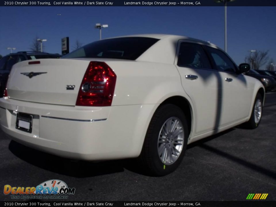 2010 Chrysler 300 Touring Cool Vanilla White / Dark Slate Gray Photo #3