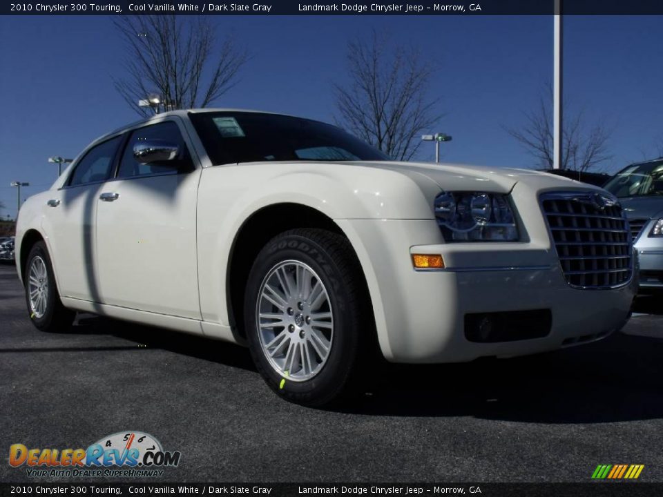 2010 Chrysler 300 Touring Cool Vanilla White / Dark Slate Gray Photo #4
