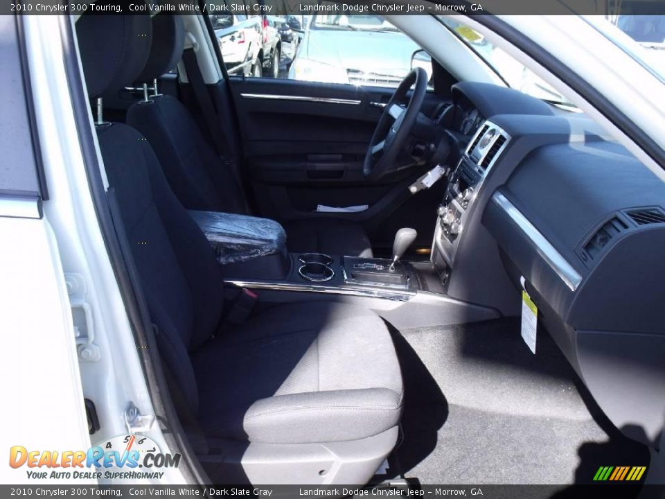 2010 Chrysler 300 Touring Cool Vanilla White / Dark Slate Gray Photo #9
