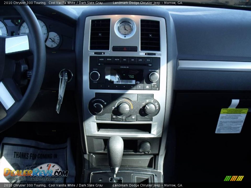 2010 Chrysler 300 Touring Cool Vanilla White / Dark Slate Gray Photo #10