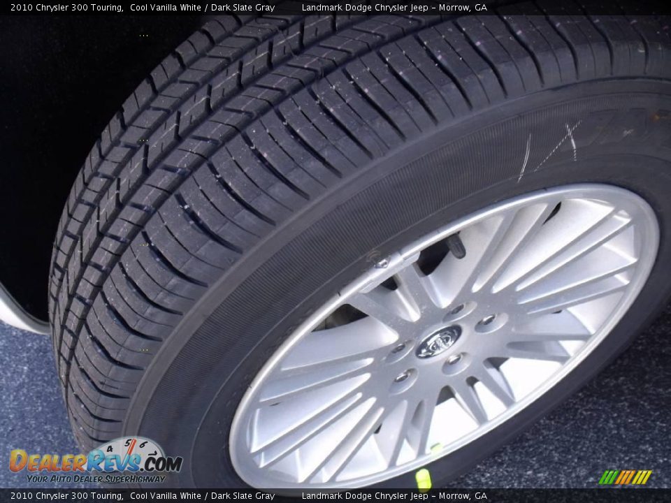 2010 Chrysler 300 Touring Cool Vanilla White / Dark Slate Gray Photo #13