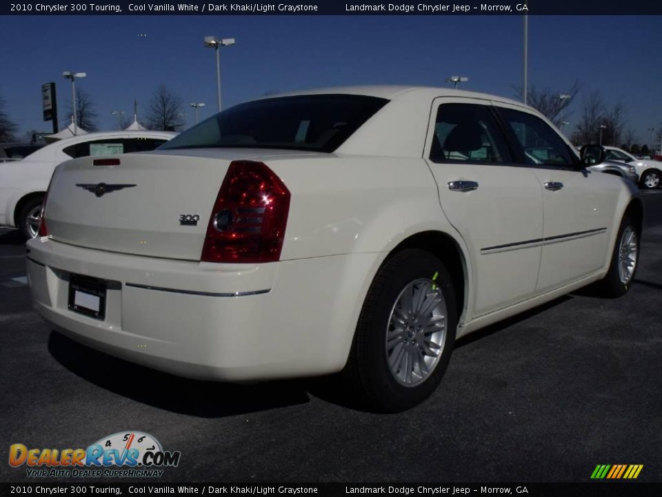 2010 Chrysler 300 Touring Cool Vanilla White / Dark Khaki/Light Graystone Photo #3