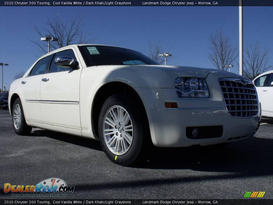 2010 Chrysler 300 Touring Cool Vanilla White / Dark Khaki/Light Graystone Photo #4
