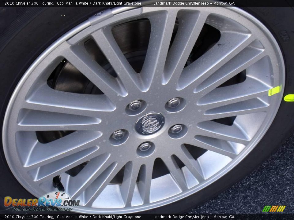 2010 Chrysler 300 Touring Cool Vanilla White / Dark Khaki/Light Graystone Photo #5