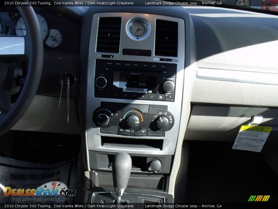 2010 Chrysler 300 Touring Cool Vanilla White / Dark Khaki/Light Graystone Photo #11