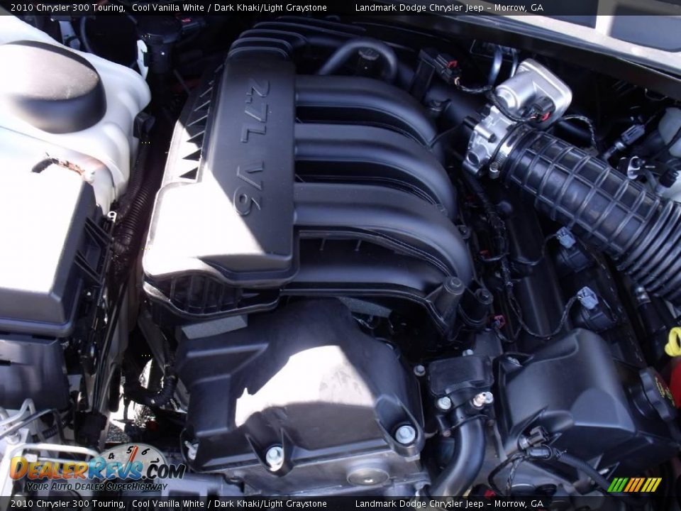 2010 Chrysler 300 Touring Cool Vanilla White / Dark Khaki/Light Graystone Photo #13