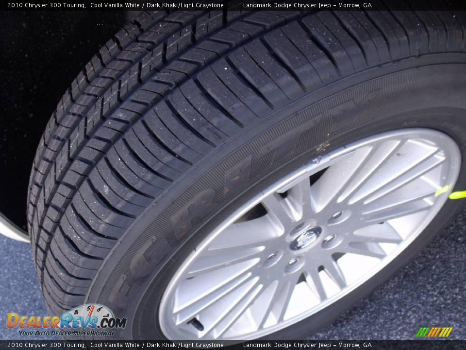 2010 Chrysler 300 Touring Cool Vanilla White / Dark Khaki/Light Graystone Photo #14