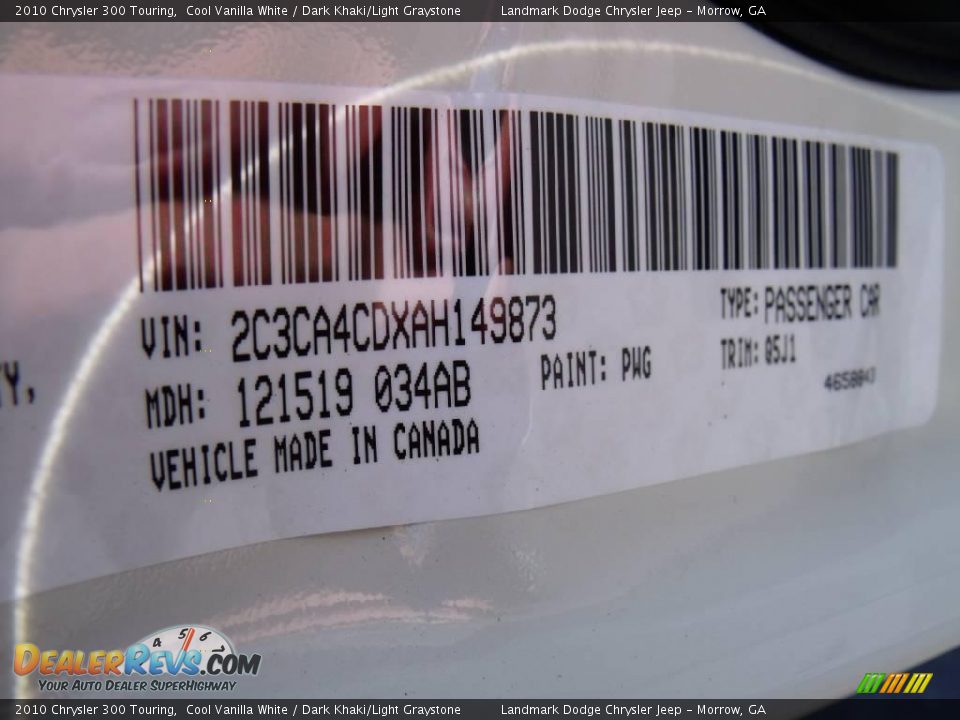 2010 Chrysler 300 Touring Cool Vanilla White / Dark Khaki/Light Graystone Photo #15