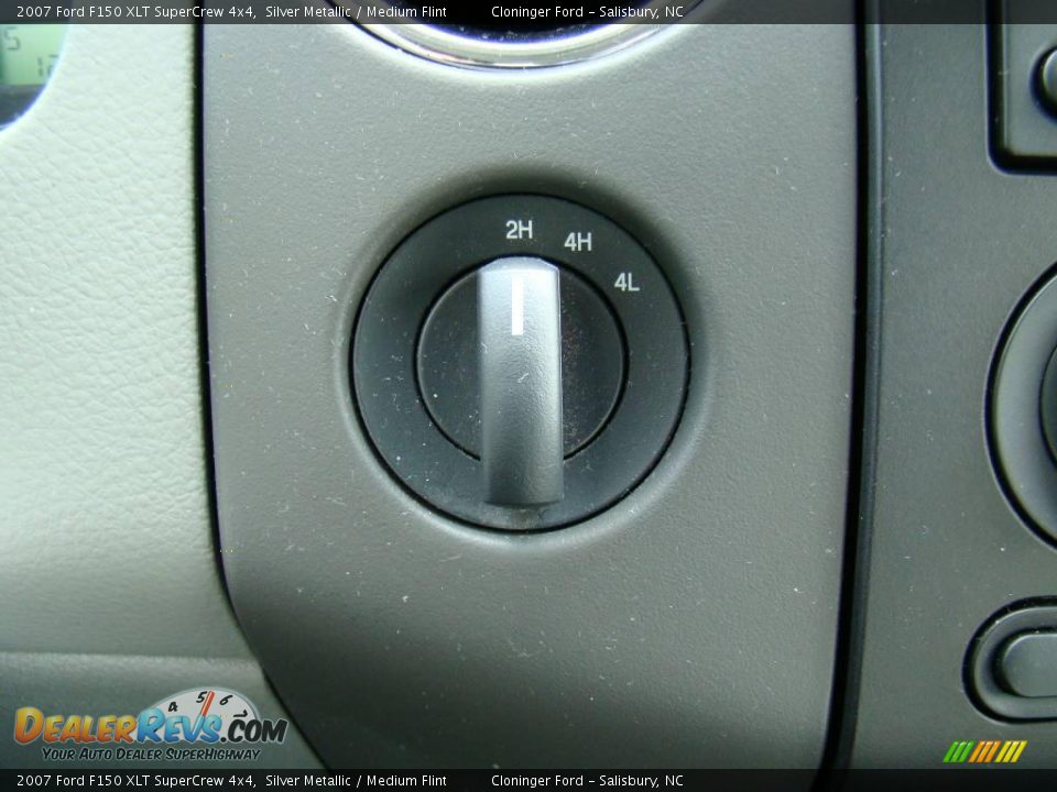 2007 Ford F150 XLT SuperCrew 4x4 Silver Metallic / Medium Flint Photo #22