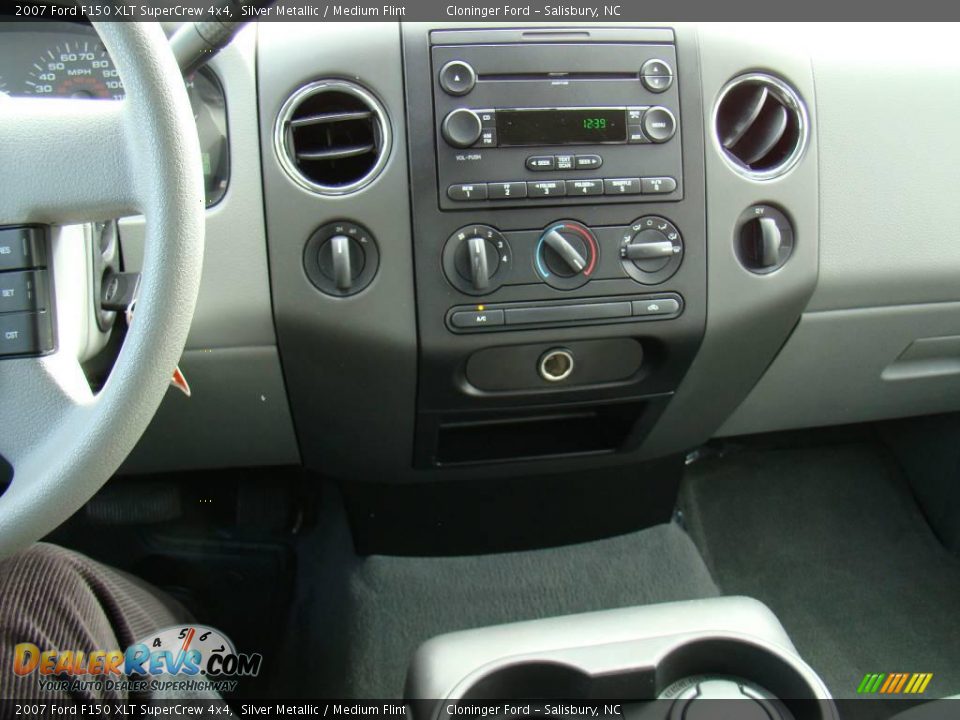2007 Ford F150 XLT SuperCrew 4x4 Silver Metallic / Medium Flint Photo #23