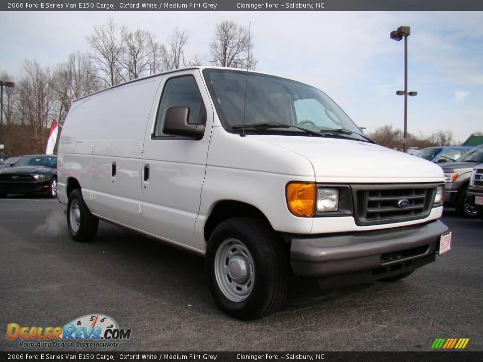 2006 Ford E Series Van E150 Cargo Oxford White / Medium Flint Grey Photo #1