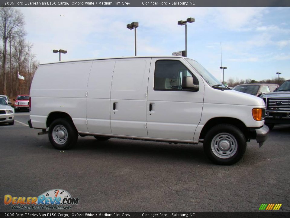 2006 Ford E Series Van E150 Cargo Oxford White / Medium Flint Grey Photo #2