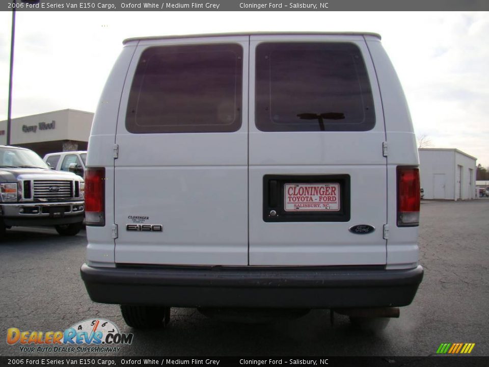 2006 Ford E Series Van E150 Cargo Oxford White / Medium Flint Grey Photo #4
