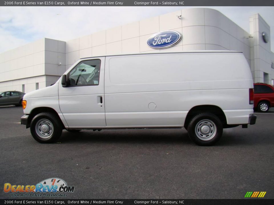 2006 Ford E Series Van E150 Cargo Oxford White / Medium Flint Grey Photo #5