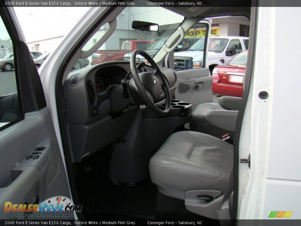 2006 Ford E Series Van E150 Cargo Oxford White / Medium Flint Grey Photo #8