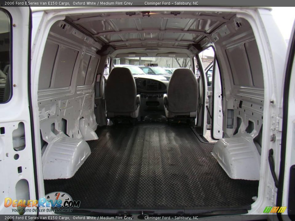 2006 Ford E Series Van E150 Cargo Oxford White / Medium Flint Grey Photo #9