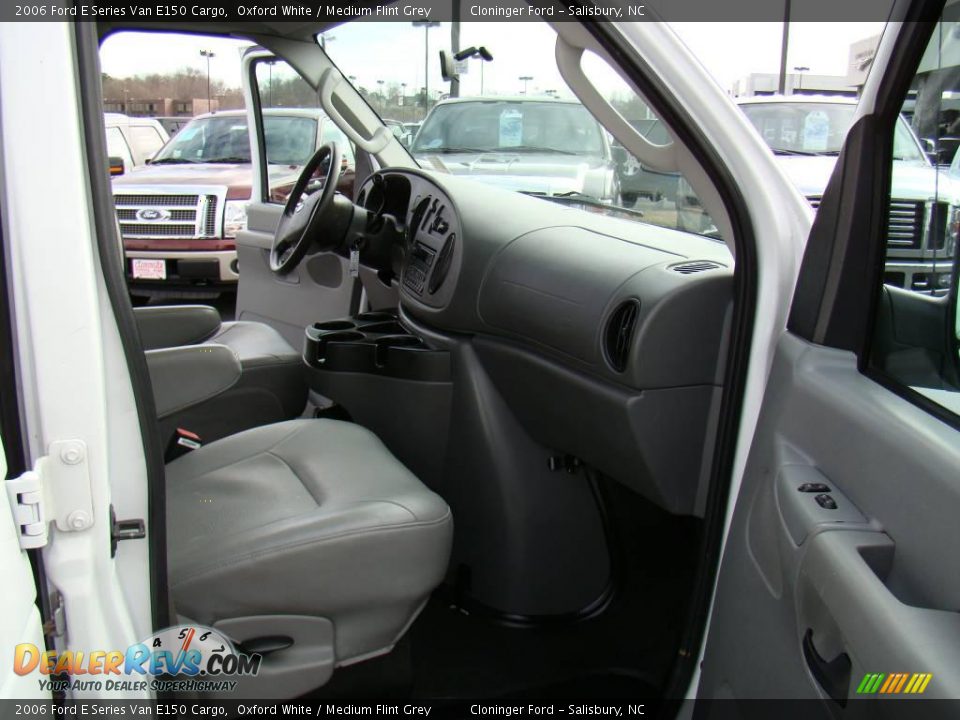 2006 Ford E Series Van E150 Cargo Oxford White / Medium Flint Grey Photo #11