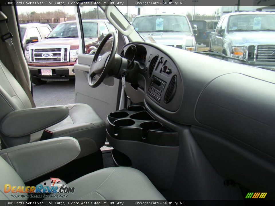 2006 Ford E Series Van E150 Cargo Oxford White / Medium Flint Grey Photo #12