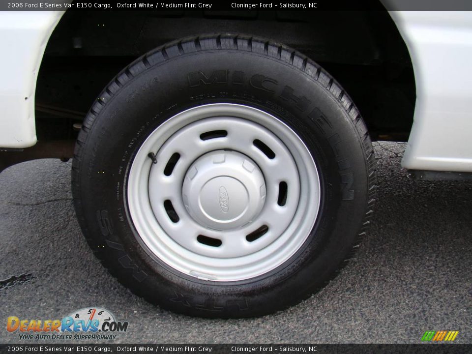 2006 Ford E Series Van E150 Cargo Oxford White / Medium Flint Grey Photo #13