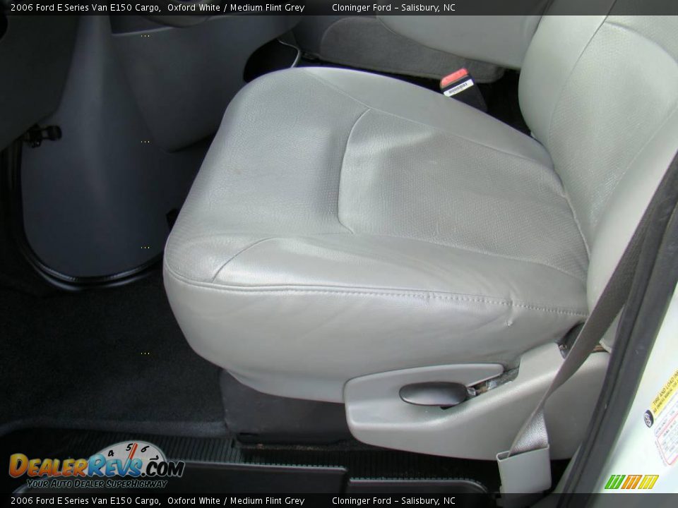 2006 Ford E Series Van E150 Cargo Oxford White / Medium Flint Grey Photo #15