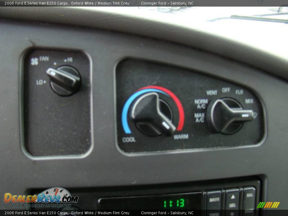 2006 Ford E Series Van E150 Cargo Oxford White / Medium Flint Grey Photo #18