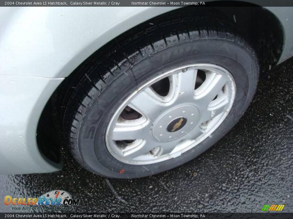 2004 Chevrolet Aveo LS Hatchback Galaxy Silver Metallic / Gray Photo #9