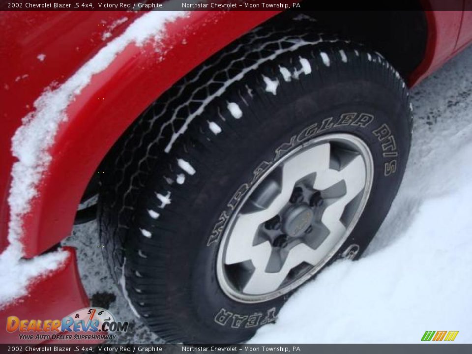 2002 Chevrolet Blazer LS 4x4 Victory Red / Graphite Photo #7
