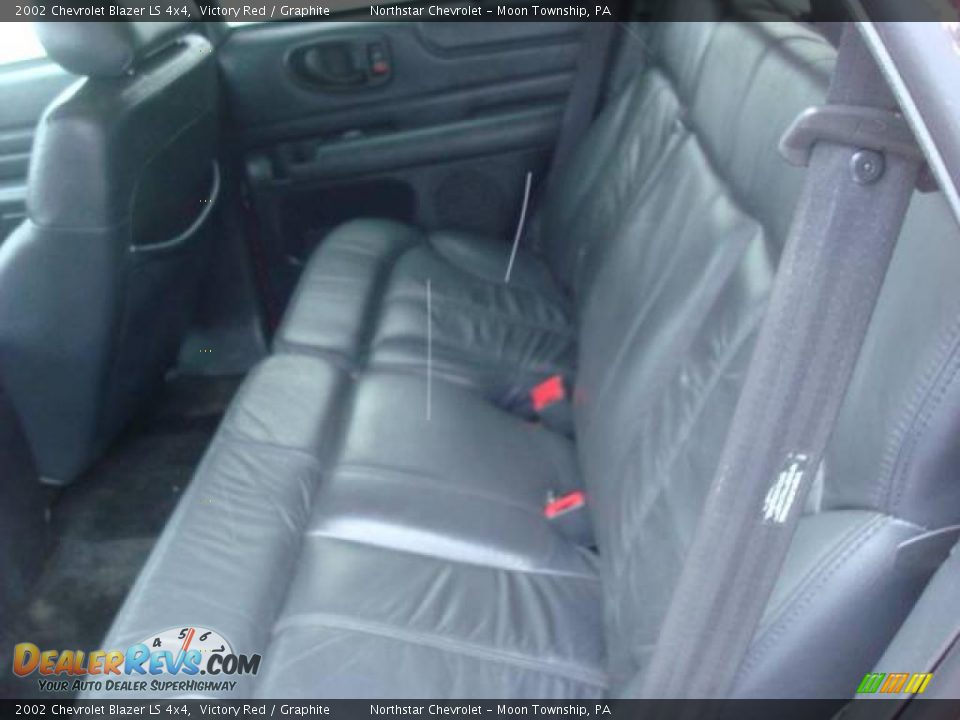 2002 Chevrolet Blazer LS 4x4 Victory Red / Graphite Photo #9