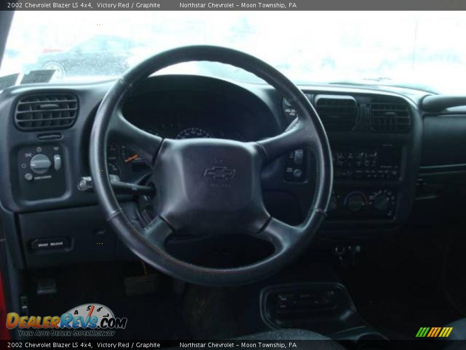 2002 Chevrolet Blazer LS 4x4 Victory Red / Graphite Photo #10