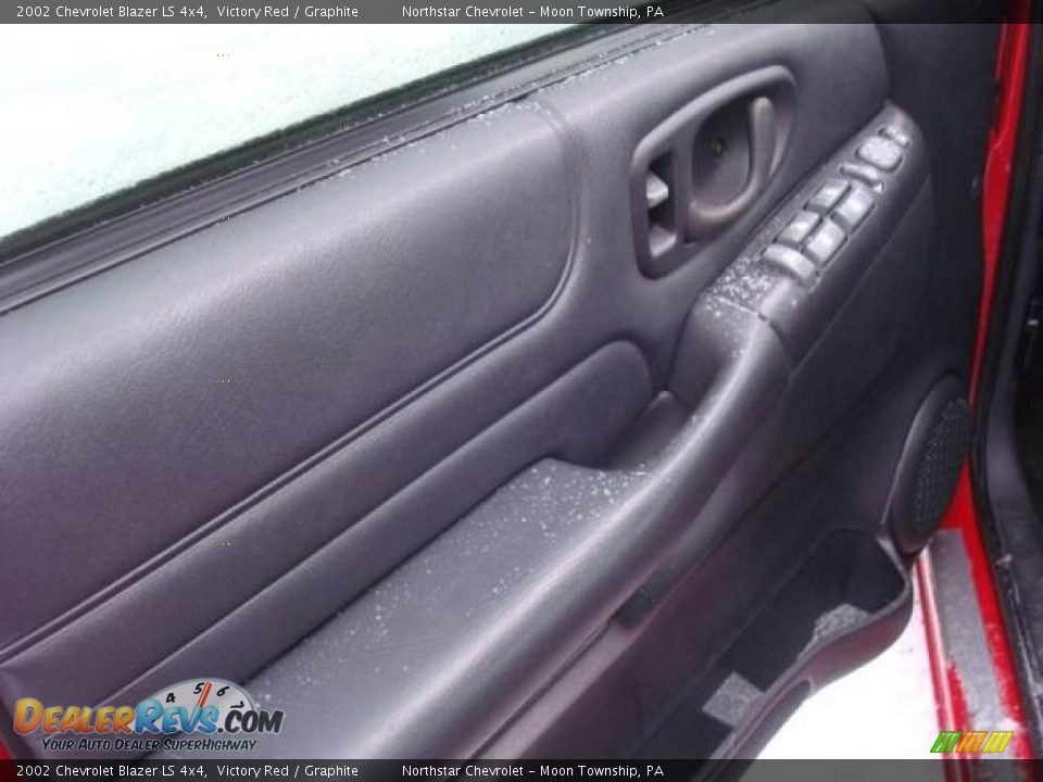 2002 Chevrolet Blazer LS 4x4 Victory Red / Graphite Photo #11
