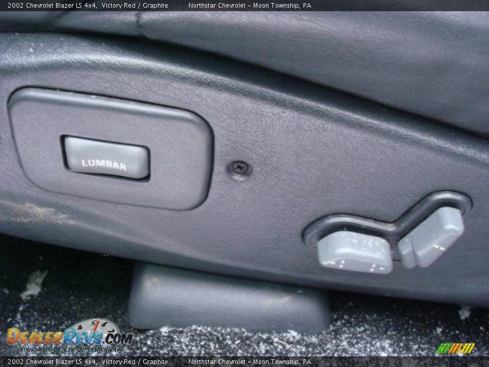 2002 Chevrolet Blazer LS 4x4 Victory Red / Graphite Photo #12