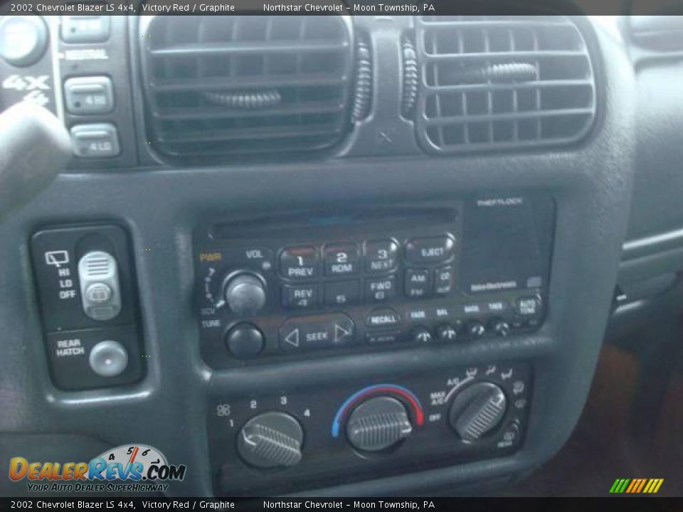 2002 Chevrolet Blazer LS 4x4 Victory Red / Graphite Photo #13
